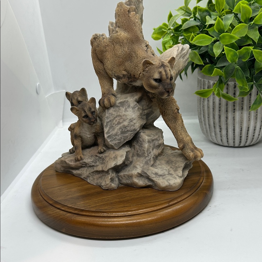 Mill Creek Studios “Maternal Refuge” Lion Cat Cougar Puma Sculpture, 1994